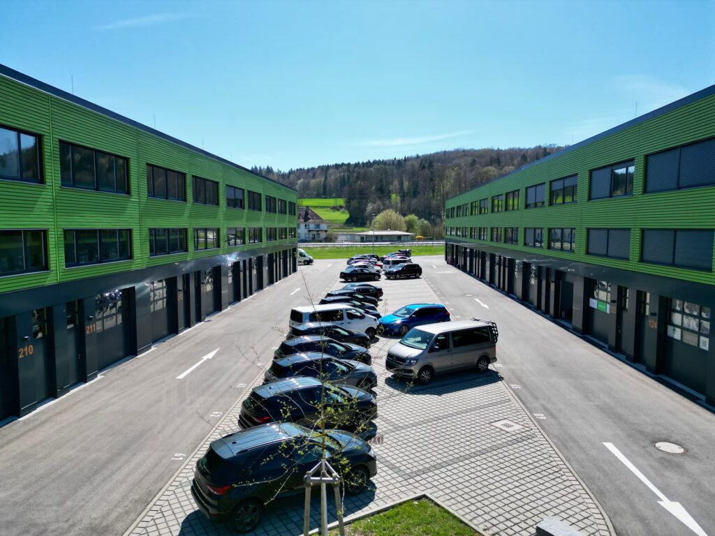 GreenPlaces Gottmadingen Aussenansicht auf Parkplätze